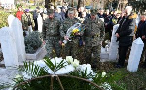 Foto: N.G / Radiosarajevo.ba / Komšić položio cvijeće povodom obilježavanja 31. godišnjice 1. Slavne-Viteške brigade