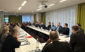 Foto: Predsjedništvo BiH / Denis Bećirović na sastanku s predstavnicima bh. dijaspore u Njemačkoj