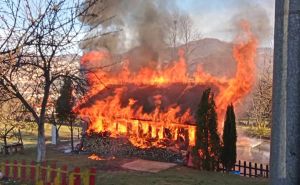 Foto: Privatni album / Požar na vikendici u naselju Ugosko kod Sarajeva