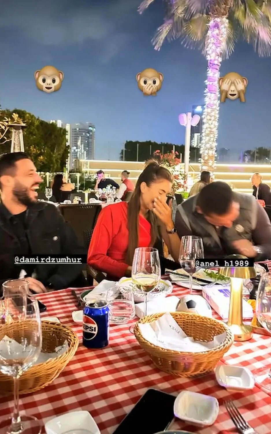 Džumhur, Hadžić i njegova supruga na večeri