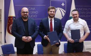 Foto: Dž.K./Radiosarajevo / Adnan Šteta, Irfan Čengić i Selmir Kovač potpisali sporazum o obnovi cesta