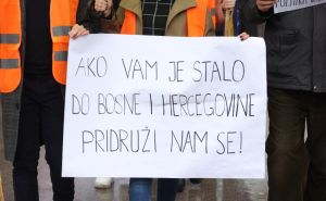 Foto: A. K. / Radiosarajevo.ba / Protest u Sarajevu 'Svi za Bosnu, Bosna za sve'