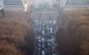 Foto: EPA - EFE / Poljoprivrednici blokirali Berlin i ceste u Njemačkoj