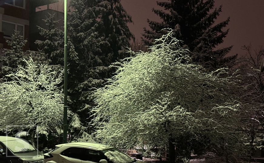 Snježna idila u večernjim satima u Sarajevu, 8. januar 2024.