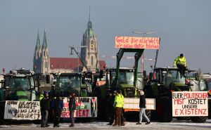 Foto: EPA - EFE / Štrajkovi poljoprivrednika paralizirali zemlju
