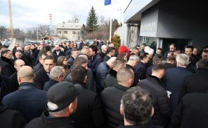 Foto: Dž. K. / Radiosarajevo.ba / Dodikove pristalice pred Sudom BiH