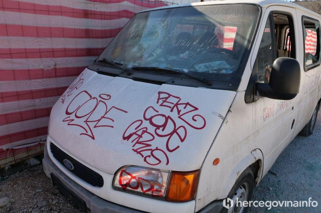 Kombi koji navodno pripada osuđenom pedofilu, Mostar