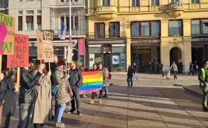 FOTO: 24sata.hr / Kontraprotestanti u Zagrebu