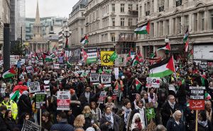 Foto: Anadolija / Hiljade okupljenih u Londonu pozvalo na hitan prekid vatre u Gazi
