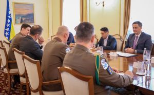 Foto: Predsjedništvo BiH / Bećirović razgovarao s novim komandantom EUFOR-a u BiH Laslom Sticom