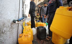 Anadolija / Palestinci čekaju u redu za vodu