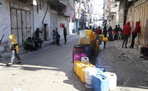 Anadolija / Palestinci čekaju u redu za vodu