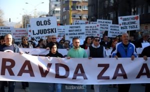 Foto: Tuzlanski info / Mirna šetnja za Amru Kahrimanović