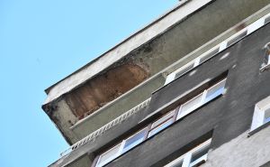 Foto: A. K. / Radiosarajevo.ba / Otpala fasada u Titovoj ulici, Sarajevo