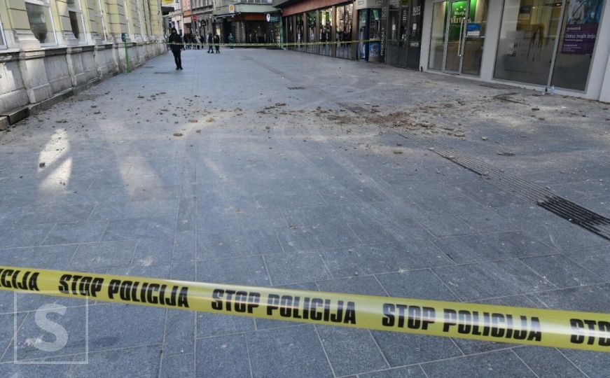 Otpala fasada u Titovoj ulici, Sarajevo
