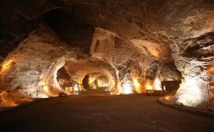 Anadolija / Turske podzemne slane pećine i zimi privlače veliki broj turista