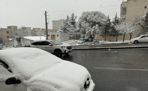 Foto: AA / Snijeg prekrio ulice Teherana