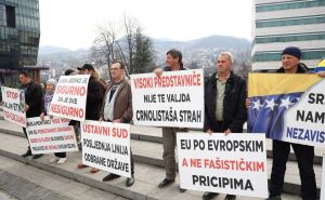 Foto: Dž. K. / Radiosarajevo.ba / Protest ispred Parlamenta BiH