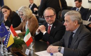 Foto: Dž. K. / Radiosarajevo.ba / Antonio Tajani i Alexander Schallenberg sa Elmedinom Konakovićem