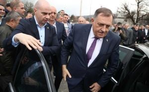 Foto: Dž. K. / Radiosarajevo.ba / Dodik, pratnja i cirkus ispred Suda BiH