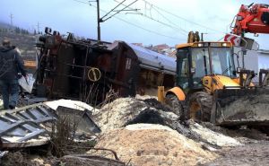 Foto: Hercegovina.info / Uklanjanje prevrnutih vagona