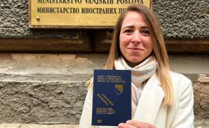 Foto: Facebook / Lejla Njemčević s diplomatskim pasošem