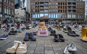 Foto: Anadolija / U Utrehtu izloženo 14.000 dječijih cipela