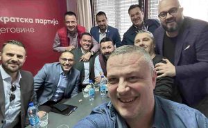 Foto: Facebook / Vojin Mijatović sa stranačkim kolegama u Banjoj Luci