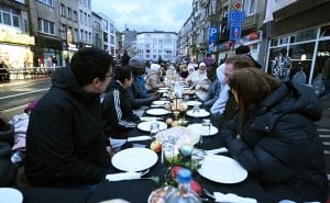 FOTO: AA / U Belgiji postavljen iftarski stol dugačak dva kilometra