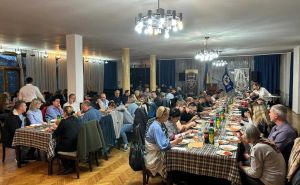 Foto: FMUP / Ramo Isak na iftaru sa porodicama šehida