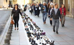 Foto: Dž. K. / Radiosarajevo.ba / Staza sjećanja: 11.541 par cipela za ubijene građane Sarajeva