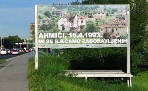 Foto: YIHR / Uništen plakat u Zagrebu