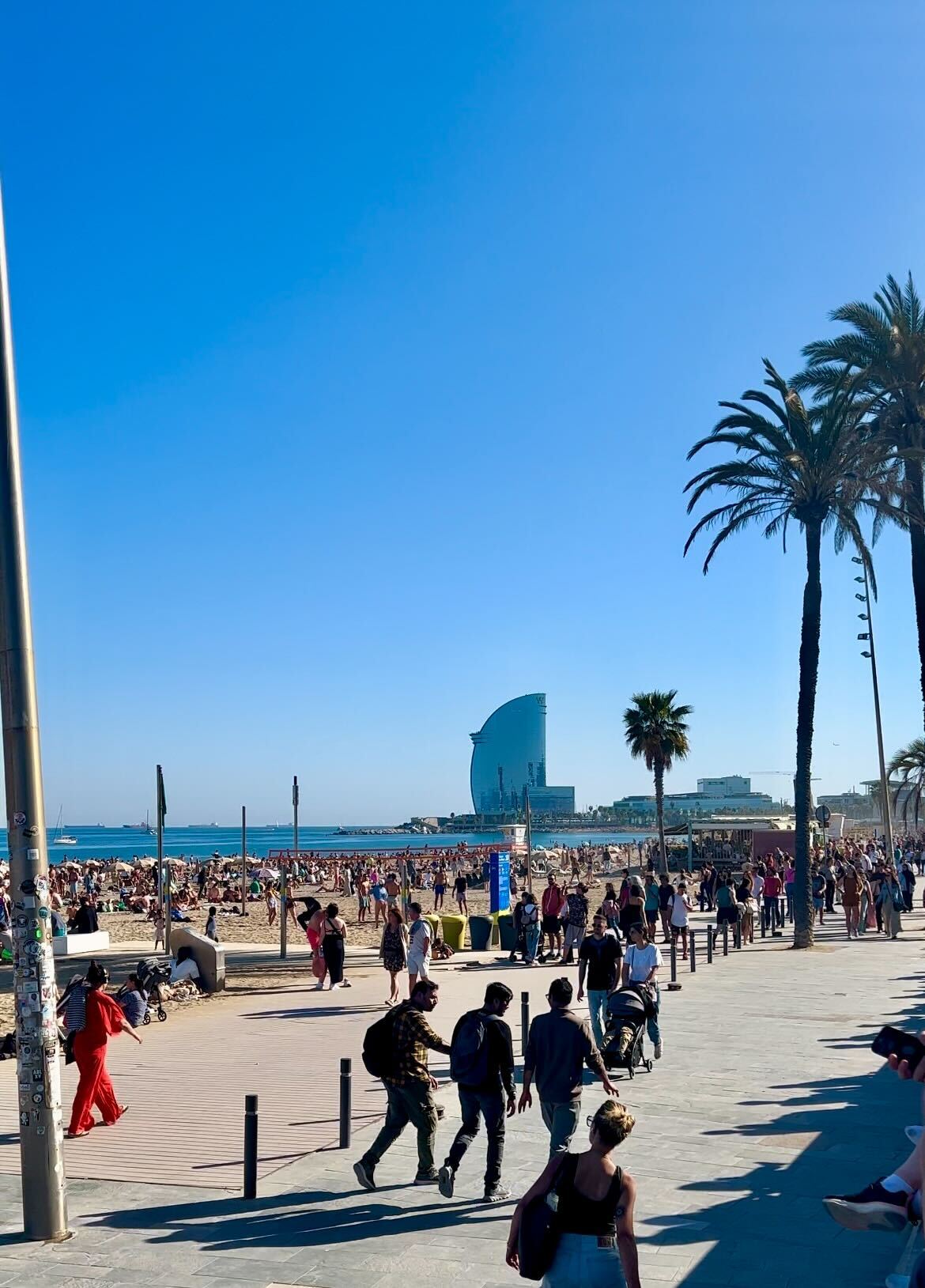 Gužva na plaži u Barceloni