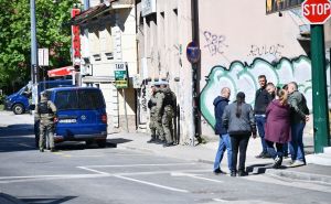 Foto: A. K. / Radiosarajevo.ba / Jake policijske snage na ulicama Sarajeva povodom obilježavanja "Dobrovoljačke"