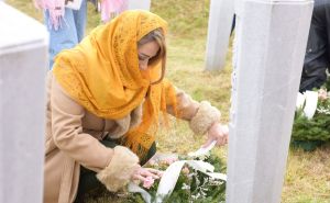 Foto: Općina Centar / Položeno cvijeće u spomen na tragično nastradale bebe Dječijeg doma Bjelave