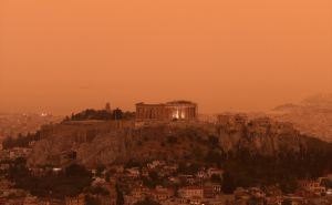 FOTO: AA / Nebo iznad Atine obojeno u narandžasto