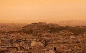 FOTO: AA / Nebo iznad Atine obojeno u narandžasto