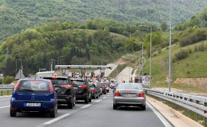 Foto: M.M./Radiosarajevo.ba / Autocesta A-1 i gužva prema Bradini