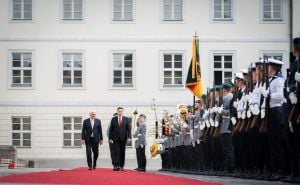 Foto: Kabinet Denisa Bećirovića / Bećirović dočekan uz najviše počasti