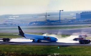 FOTO: AA / Teretni avion sletio na trup na Aerodromu u Istanbulu
