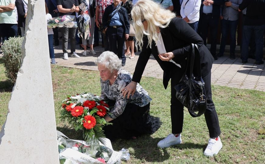 Otkriven spomenik u znak sjećanja na pripadnike ratne bolnice Armije RBiH