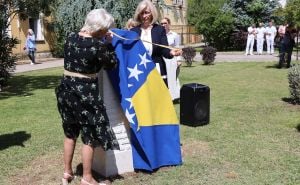 Foto: Fena / Otkriven spomenik u znak sjećanja na pripadnike ratne bolnice Armije RBiH