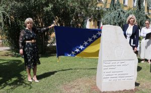 Foto: Fena / Otkriven spomenik u znak sjećanja na pripadnike ratne bolnice Armije RBiH