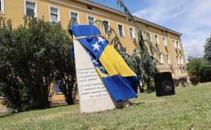 Foto: Fena / Otkriven spomenik u znak sjećanja na pripadnike ratne bolnice Armije RBiH