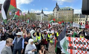 Foto: Anadolija / Desetine hiljada ljudi u Malmeu protestuje protiv učešća Izraela na Eurosongu