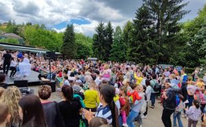 Foto: Vlada KS / porodična zabava "Pjevajmo Sarajevu u Pionirskoj dolini"