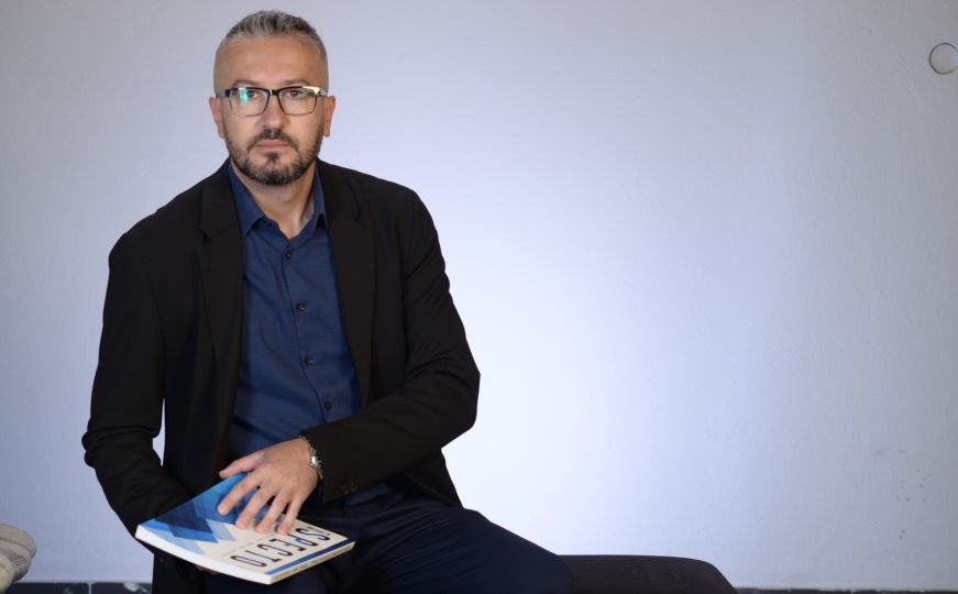 Alen Zečević, urednik časopisa Specto