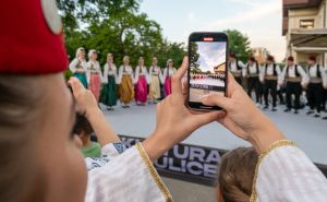 Foto: Velija Hasanbegović / Nastupom KUD "Lola" na Ilidži nastavljen program Kultura na ulice 2024!