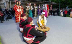 Foto: Velija Hasanbegović / Nastupom KUD "Lola" na Ilidži nastavljen program Kultura na ulice 2024!