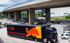 Foto: Red Bull / Kamion sa šampionskim bolidom stigao u Sarajevo